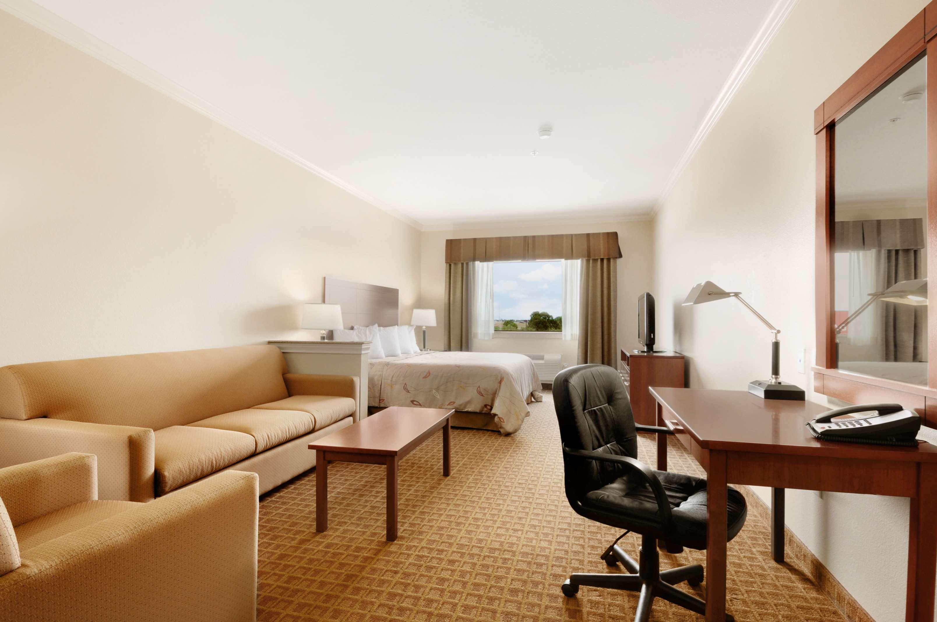 Ramada By Wyndham Hotel College Station
