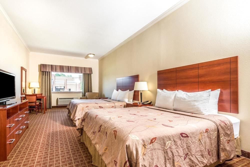 Ramada By Wyndham College Station