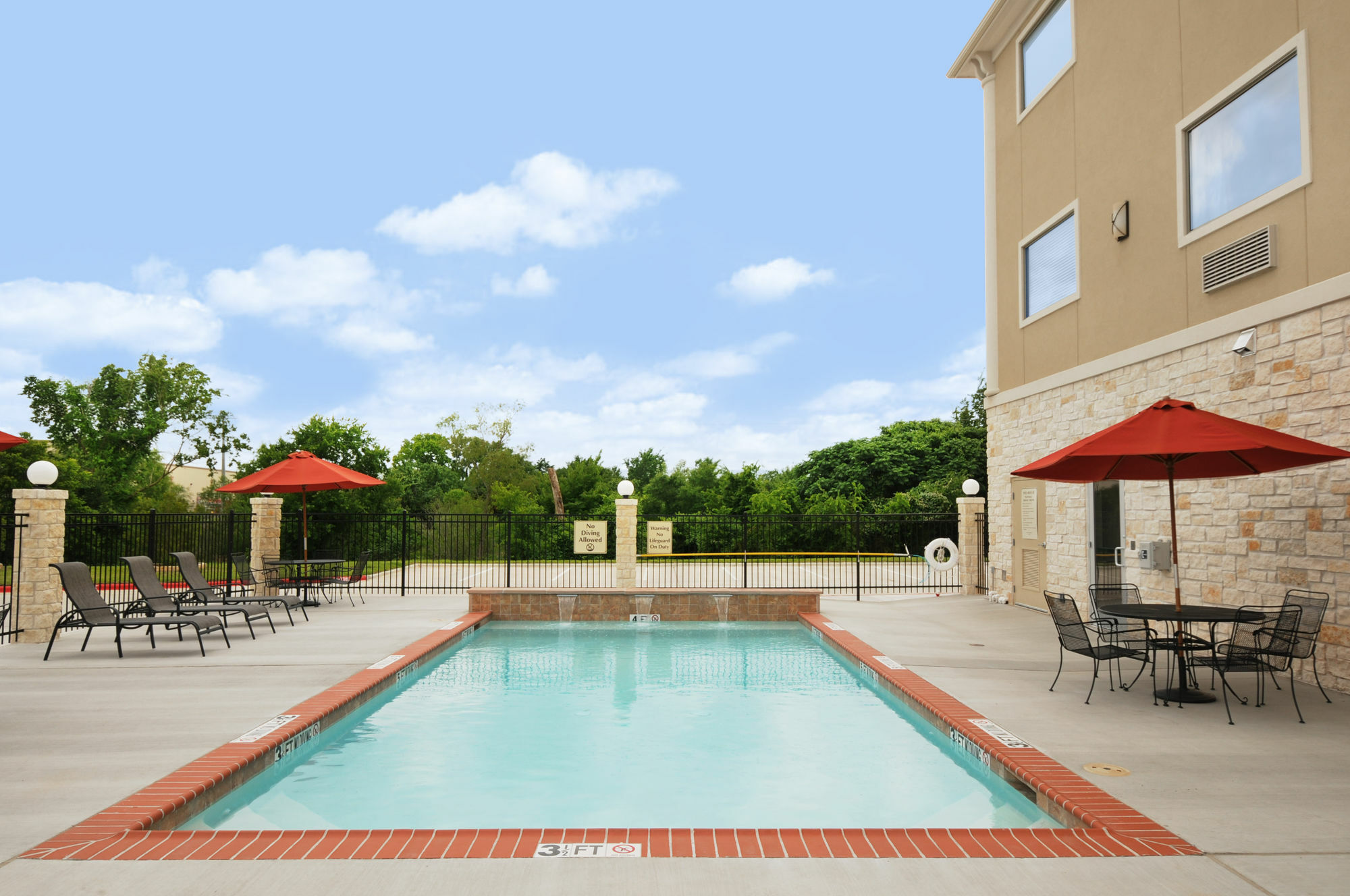 Ramada By Wyndham College Station